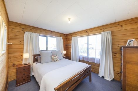 Photo of property in 10 Tiller Close, Kelvin Grove, Palmerston North, 4414