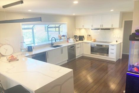 Photo of property in 2 Cesari Place, West Harbour, Auckland, 0618