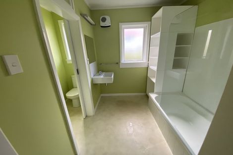 Photo of property in 21 Mexted Terrace, Tawa, Wellington, 5028