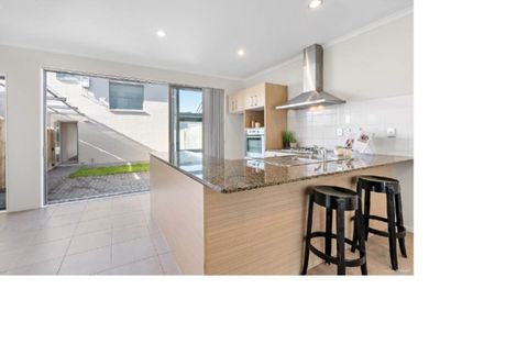 Photo of property in 8 Willow Camp Road, Takanini, 2112