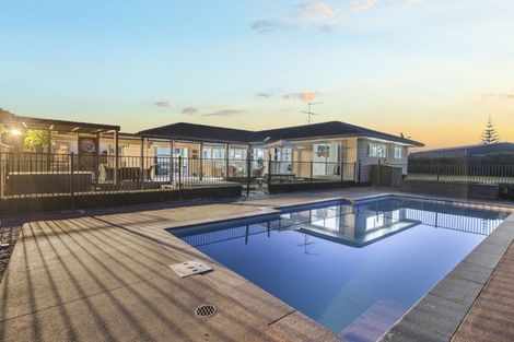 Photo of property in 968a Waiuku Road, Waiuku, 2681