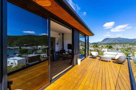 Photo of property in 324a Waikawa Road, Waikawa, Picton, 7220