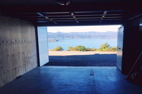 Photo of property in 16 Dungarvan Road, Newlands, Wellington, 6037