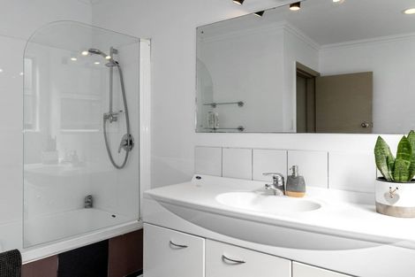 Photo of property in 75 Milton Terrace, Picton, 7220