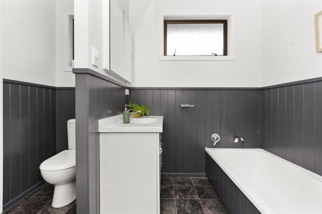 Photo of property in 8 Elizabeth Place, Clive, 4102