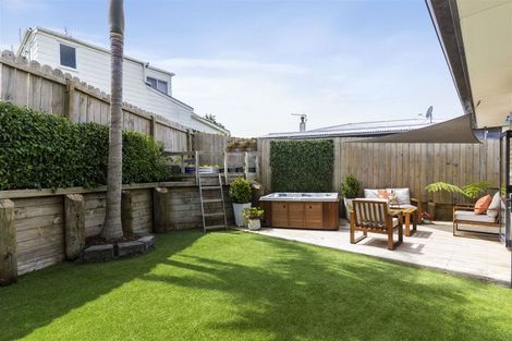 Photo of property in 10a De Thiery Place, Pakuranga Heights, Auckland, 2010