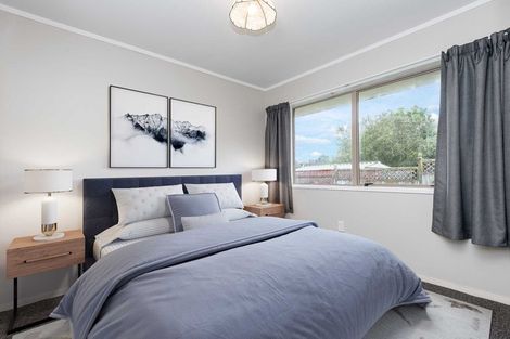 Photo of property in 8 Crescent Hills Court, Northpark, Auckland, 2013