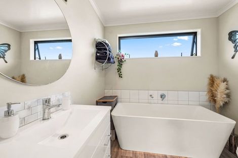 Photo of property in 62 Parerohi Grove, Kuratau, Turangi, 3381