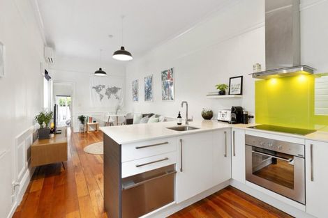 Photo of property in 27 Edinburgh Terrace, Berhampore, Wellington, 6023