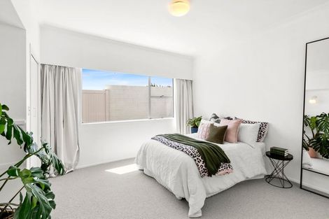 Photo of property in 8 Wallace Place, Westown, New Plymouth, 4310