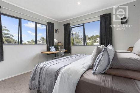 Photo of property in 17 Longview Rise, Massey, Auckland, 0614