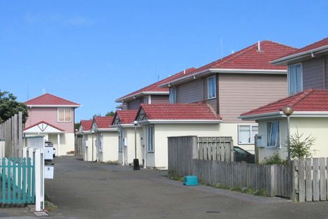 Photo of property in 9/127 Apu Crescent, Lyall Bay, Wellington, 6022