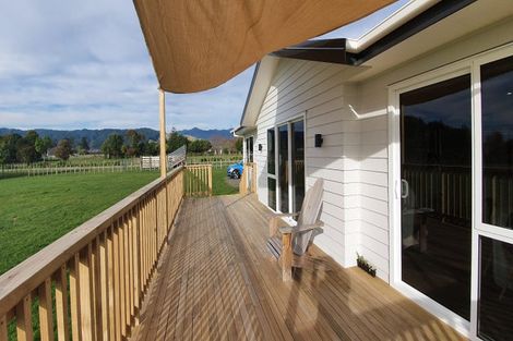 Photo of property in 275 Tararua Road, Levin, 5571