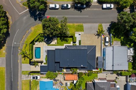 Photo of property in 52 Walton Street, Red Beach, 0932