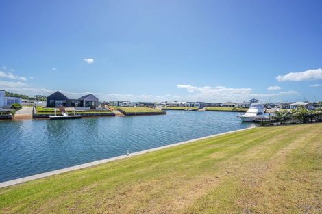 Photo of property in 28 Waitemata Drive, One Tree Point, 0118