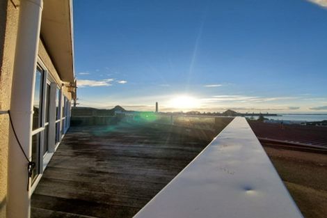 Photo of property in 25 Bayly Road, Moturoa, New Plymouth, 4310