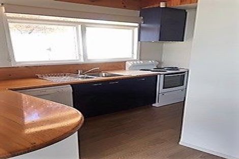 Photo of property in 18 Queens Road, Waikanae Beach, Waikanae, 5036