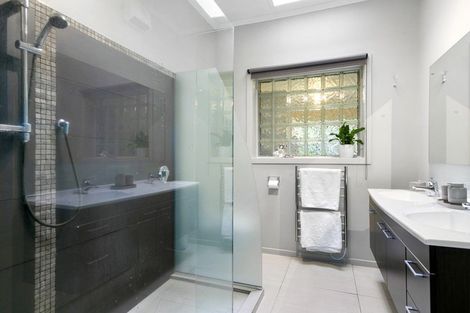 Photo of property in 127 Larnach Road, Vauxhall, Dunedin, 9013