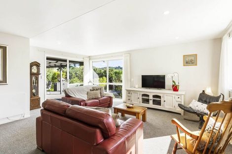 Photo of property in 3 Fendalton Place, Hatfields Beach, Orewa, 0931