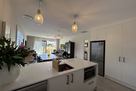Photo of property in 27 Inder Street, Jacks Point, 9371