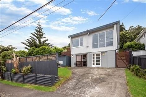 Photo of property in 19 Black Rock Road, Newlands, Wellington, 6037