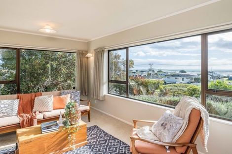 Photo of property in 115 Seaview Road, Paraparaumu Beach, Paraparaumu, 5032