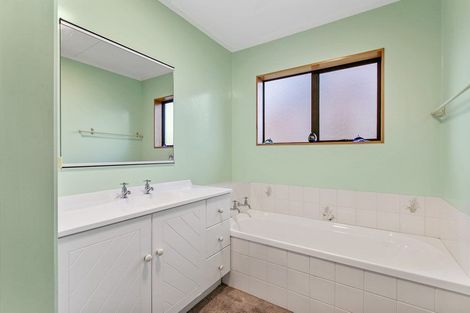 Photo of property in 235 Hill Road, The Gardens, Auckland, 2105