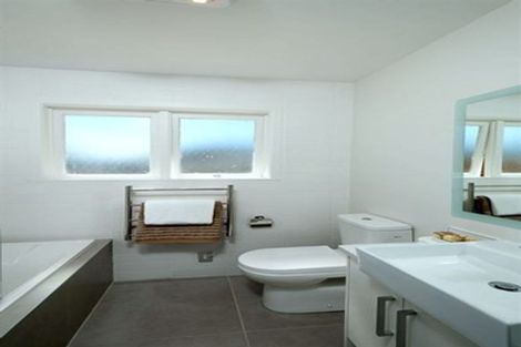 Photo of property in 16 Hauraki Crescent, Pinehill, Auckland, 0632