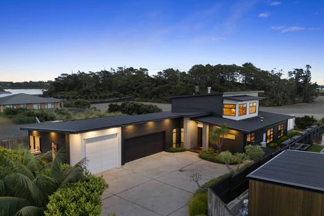 Photo of property in 67 Milano Boulevard, Karaka, Papakura, 2113