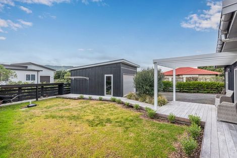 Photo of property in 6 Olliver Grove, Waikanae Beach, Waikanae, 5036