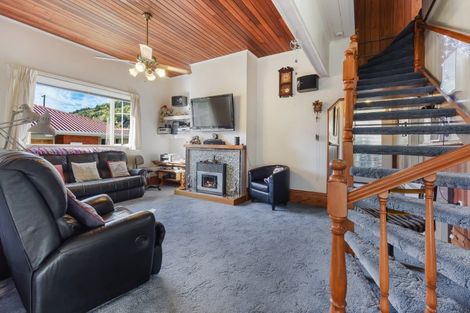 Photo of property in 83 Waikawa Road, Picton, 7220