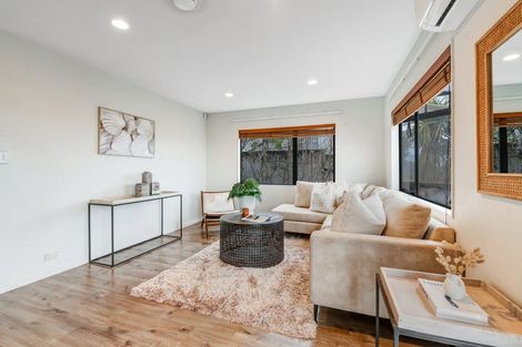 Photo of property in 1/21 Jumento Place, Unsworth Heights, Auckland, 0632