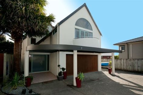 Photo of property in 2/89 Knights Road, Rothesay Bay, Auckland, 0630