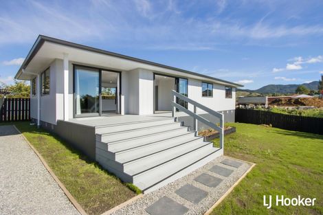 Photo of property in 46 Roberts Street, Tawa, Wellington, 5028