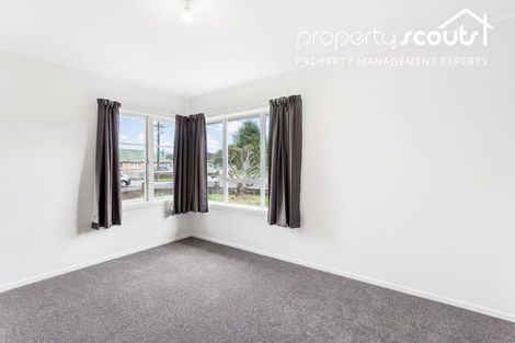 Photo of property in 16 Serjeant Street, Henderson, Auckland, 0612