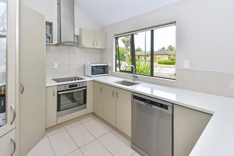 Photo of property in 18 Crannog Fen, Wattle Downs, Auckland, 2103