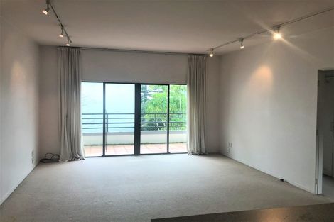 Photo of property in 8g Arotau Place, Grafton, Auckland, 1023