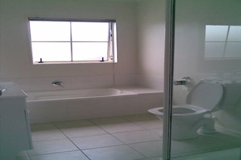 Photo of property in 11 Brashier Circle, Sunnyvale, Auckland, 0612