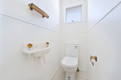 Photo of property in 19 Pankhurst Place, Sunnyvale, Auckland, 0612