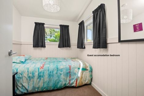 Photo of property in 3 Karaka Road, Kawakawa Bay, Papakura, 2585