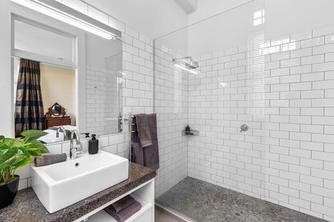 Photo of property in 29 Queen Street, New Plymouth, 4310