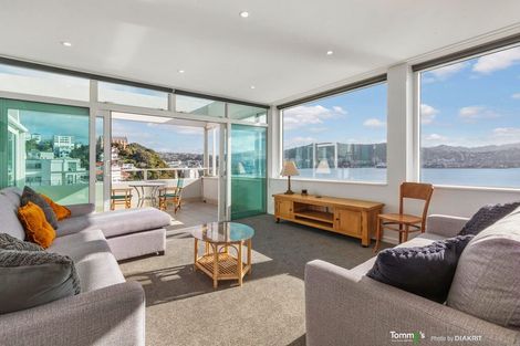 Photo of property in Oriana Apartments, 248 Oriental Parade, Oriental Bay, Wellington, 6011