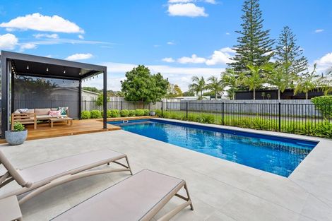 Photo of property in 71 The Circle, Manly, Whangaparaoa, 0930