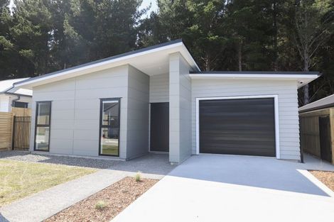 Photo of property in 30 Te Ara O Roimata, Wainuiomata, Lower Hutt, 5014