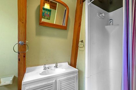 Photo of property in 8 Morlie Place, Torbay, Auckland, 0630
