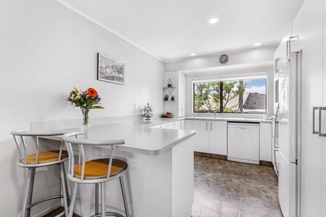 Photo of property in 15 Pinewood Grove, Botany Downs, Auckland, 2010