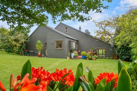 Photo of property in 11 Cannon Street, Westown, New Plymouth, 4310