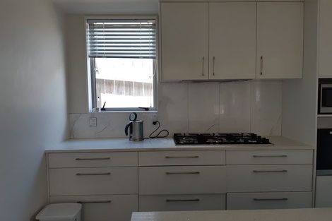 Photo of property in 102 Tamahere Drive, Glenfield, Auckland, 0629