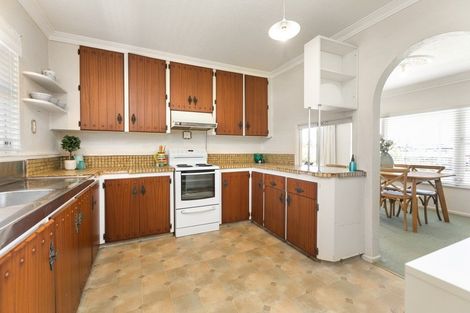 Photo of property in 90 Oceanview Road, Mount Maunganui, 3116