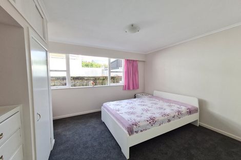 Photo of property in 2/11 Seaview Avenue, Northcote, Auckland, 0627